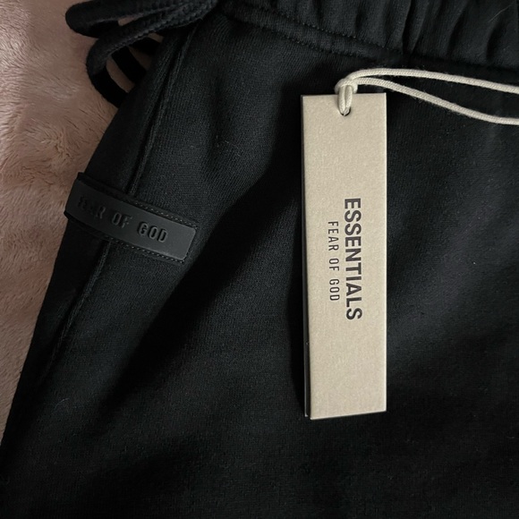 NWT Fear of god essentials sweatshorts - Picture 2 of 6